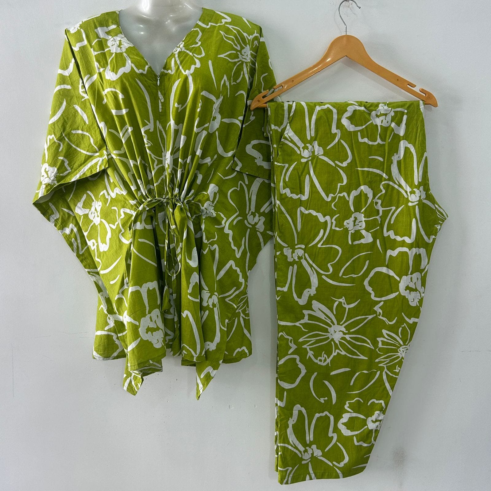 Green shade Big Flower Outliner Print Cotton Maternity Kaftan Co-Ord Set