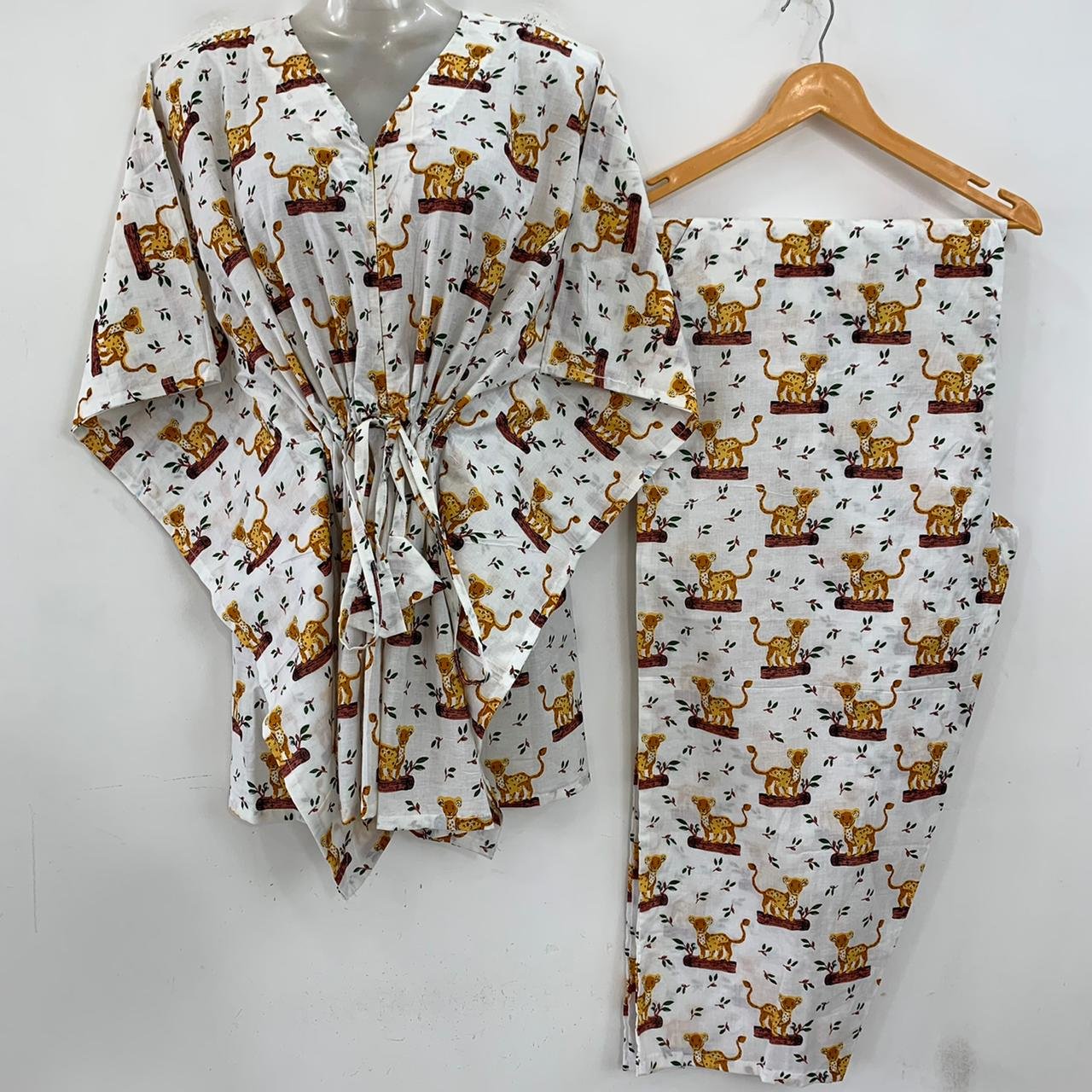 White shade Simba Print Cotton Maternity Kaftan Co-Ord Set