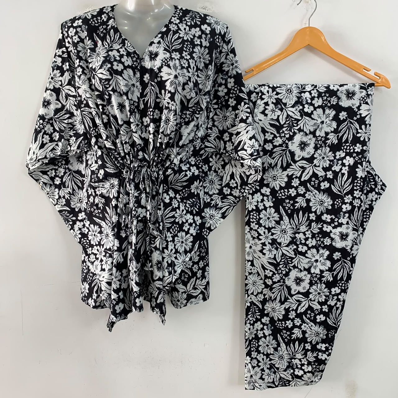 Black shade White Flower Bunch Print Cotton Maternity Kaftan Co-Ord Set