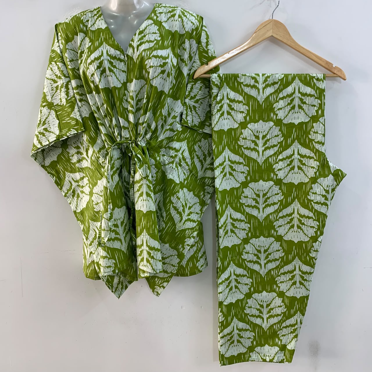 Fresh Green shade Shaded Big Leafy Print Cotton Maternity Kaftan Co-Ord Set