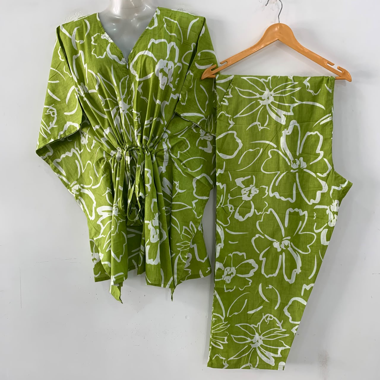 Light Green shade Big Flower Outliner Print Cotton Maternity Kaftan Co-Ord Set