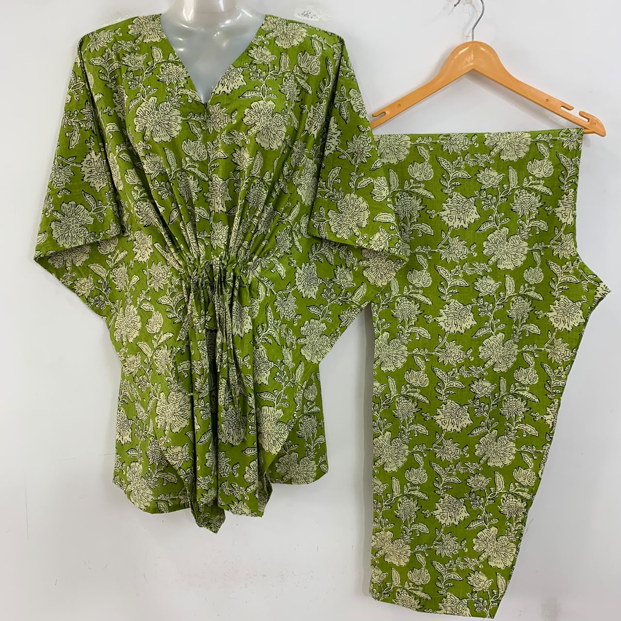 Fresh Green shade Dandelion Flower Print Cotton Maternity Kaftan Co-Ord Set